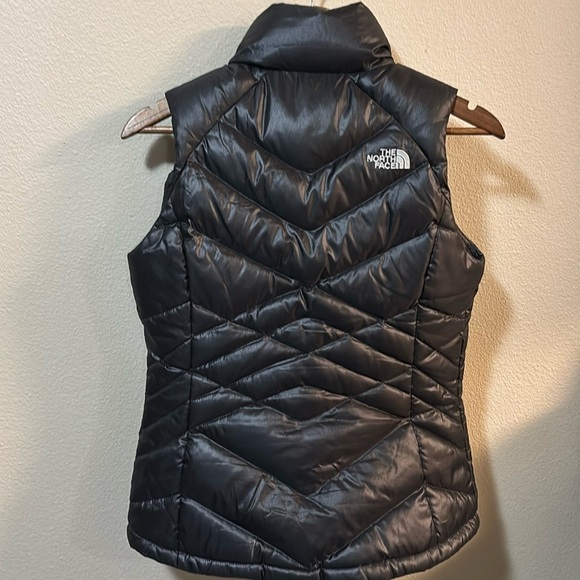 The North Face Women's Quilted Vest - Picture 4 of 4